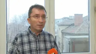 Институционален абсурд: Работещ човек с увреждане трети месец без протеза