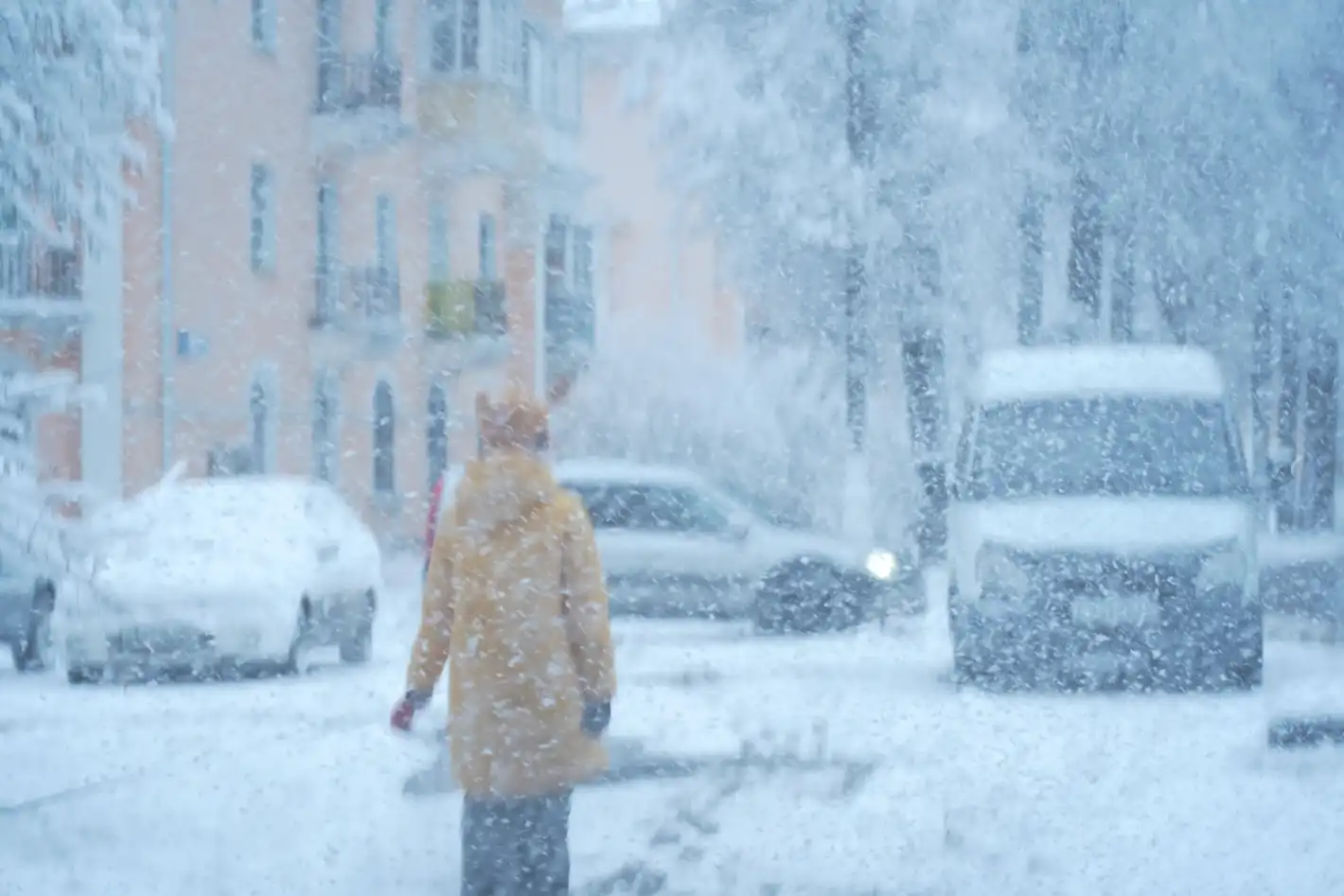 Времето откачи: От -12 до +23 градуса през февруари, първо бури, после слънце