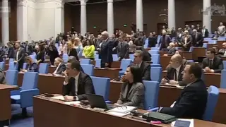 Необичайна ситуация в НС! Депутатите наскачаха от местата си БЛИЦ Live