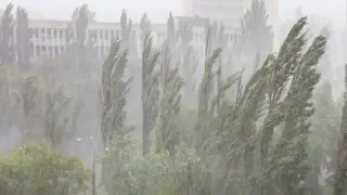 Червен код за четвъртък! Времето ще е страшно - очаква ни потоп и бурен вятър