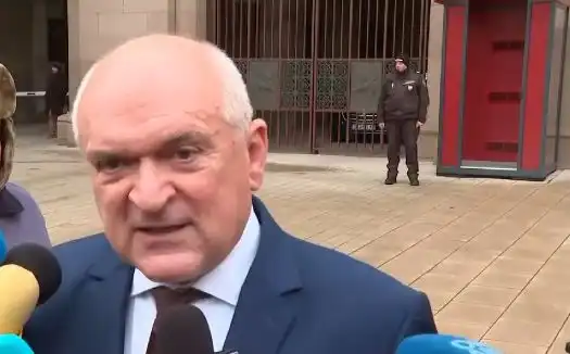 Йотова има 3 пъти "да"! Главчев заплете голяма мистерия Снимки