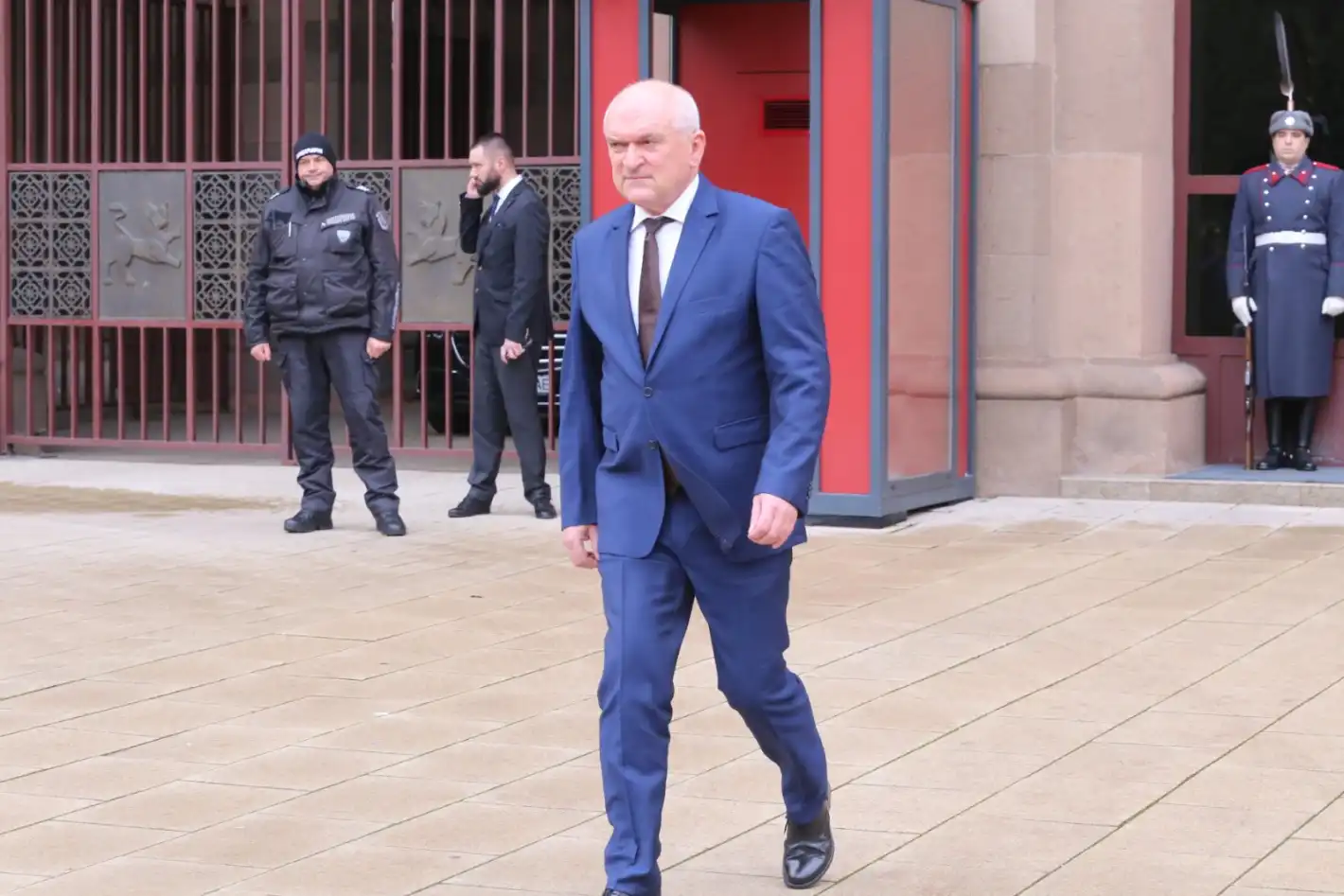 Йотова има 3 пъти "да"! Главчев заплете голяма мистерия Снимки