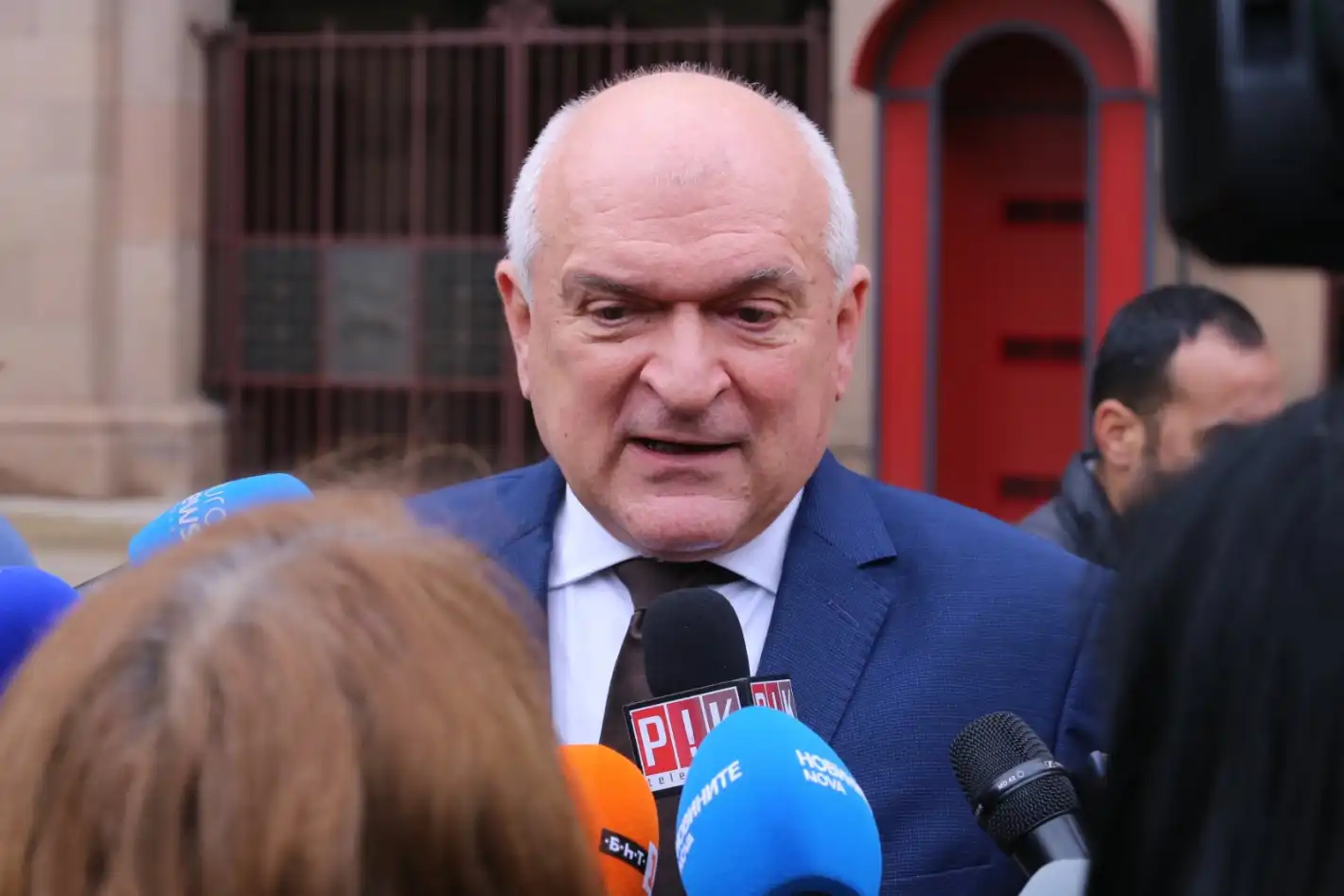 Йотова има 3 пъти "да"! Главчев заплете голяма мистерия Снимки