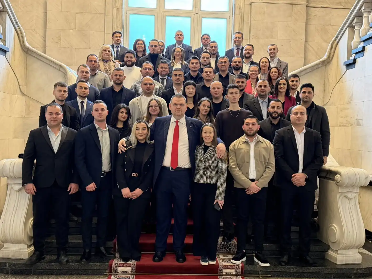 Делян Пеевски се срещна с младежи от Кърджали Снимки