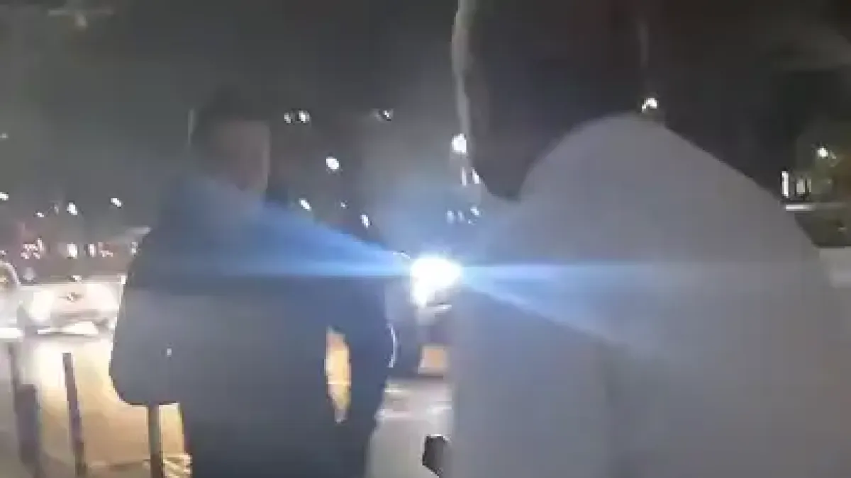 Шофьор от Градския наби спирачки на автобус в София и погна с електрошок гамени Снимки