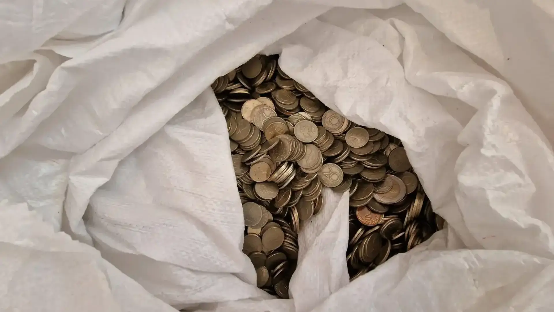 Шеф във верига магазини: Носиха ни торби с пари, блокира се всичко