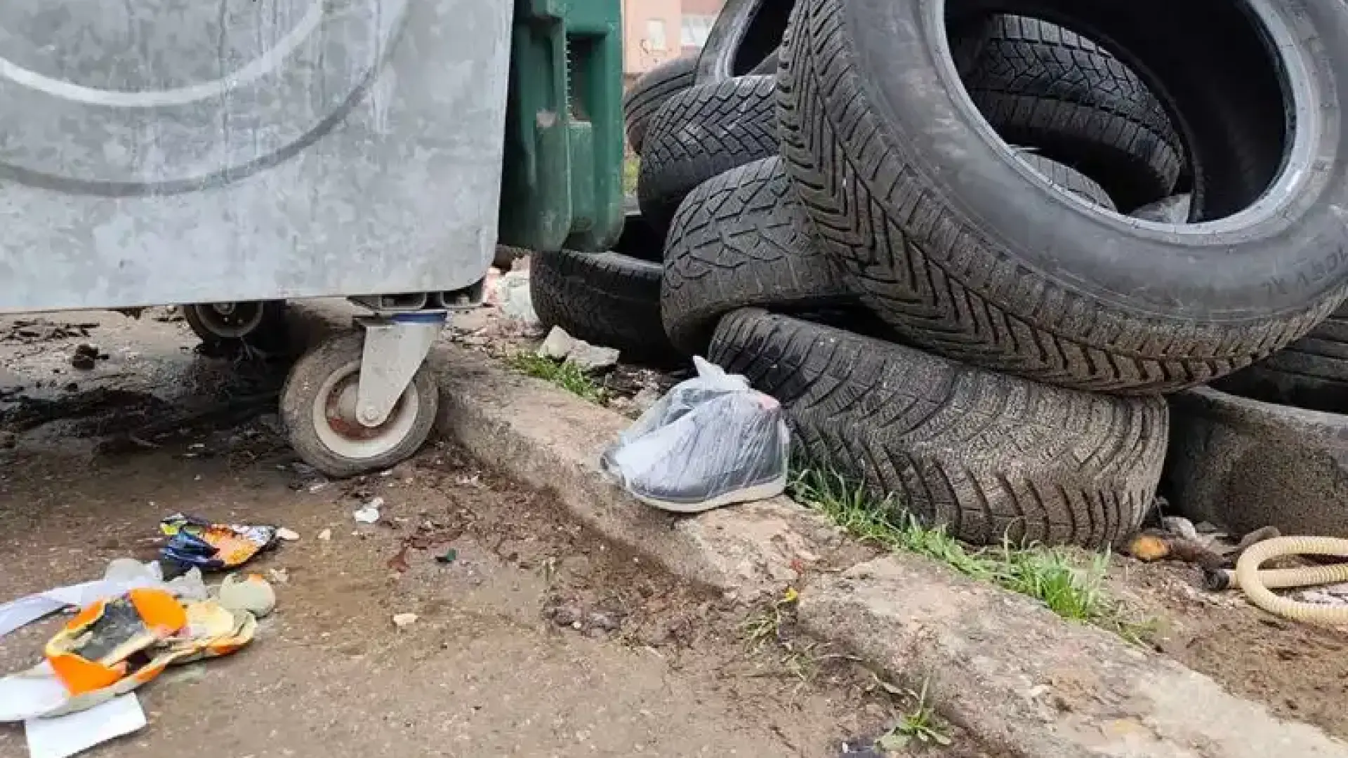 Човещината и доброта сред боклуците и мизерията