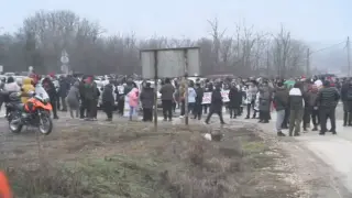 "Дошла съм, за да крещя": Лобното място на Сияна почерня от хора, готвят крайни действия