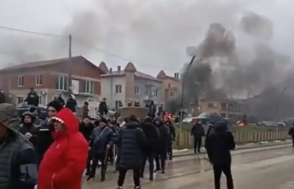 Първи арести в блокираното от полиция плевенско село