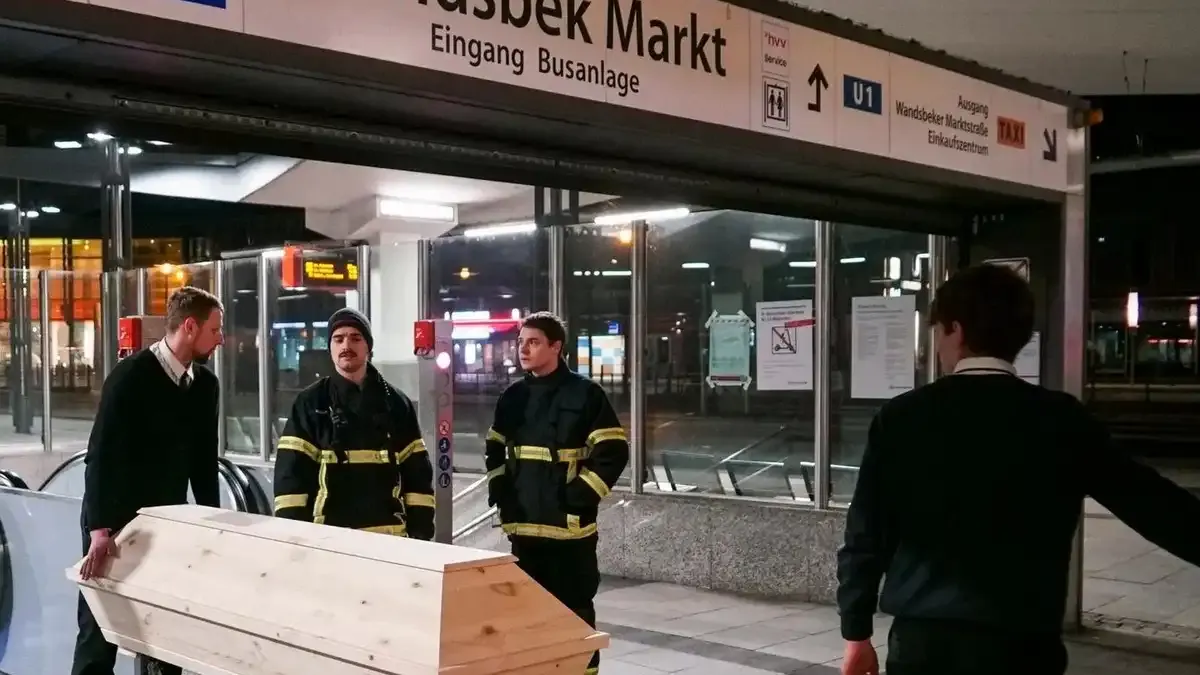 Сграбчи я и се хвърли с нея под влака: Поредно мигрантско зверство смрази Германия