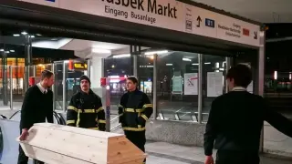 Сграбчи я и се хвърли с нея под влака: Поредно мигрантско зверство смрази Германия