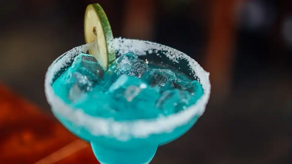 Коктейл с течен азот спука стомаха на мъж