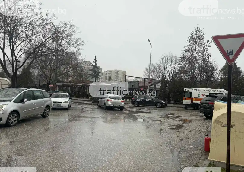 Кошмарно! Джип се вряза в заведение в Пловдив, жена е... Снимки