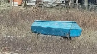 Ковчег, при това син, оставен насред нива на 20 км от Връшка чука: Местните свиват рамене, може да е предупреждение