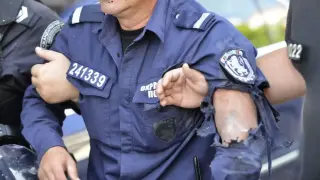 Агресивен младеж руга и удари полицай при проверка в София