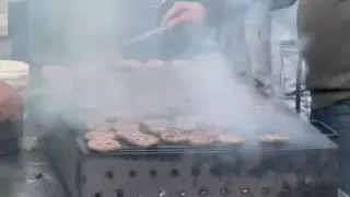Уникални кюфтета и суджуци накараха хиляди да се стичат в наше село