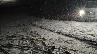 Автобус с хора остана блокиран часове във виелицата