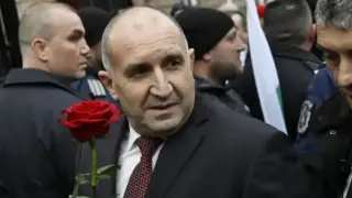 Маските паднаха: Радев подменя демокрацията, тласка България към изолация