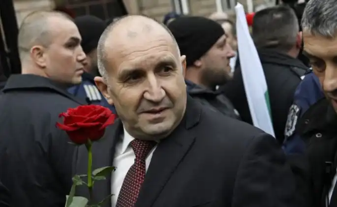 Маските паднаха: Радев подменя демокрацията, тласка България към изолация