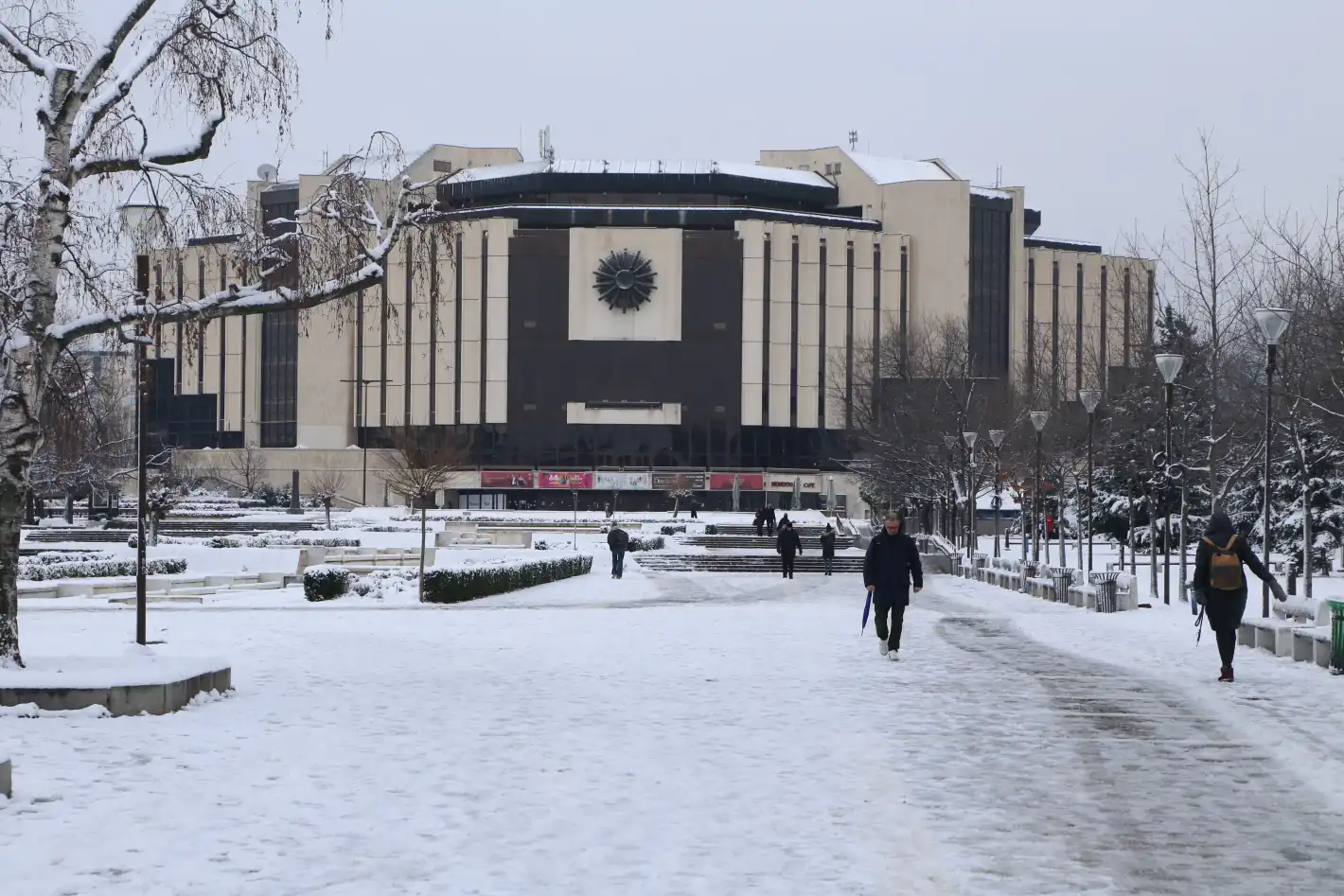 От НИМХ ни отчаяха с прогноза за понеделник: Зимата се връща, циклон носи сняг и студ