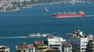 Товарен кораб, плаващ за Бургас, аварира в Босфора