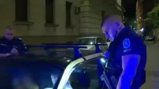 Екшън на пъпа на София! Мъж се нахвърли върху полицай пред бившия Партиен дом