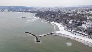 Варна се пука от студ, но местен жител успя да разсмее всички Снимка