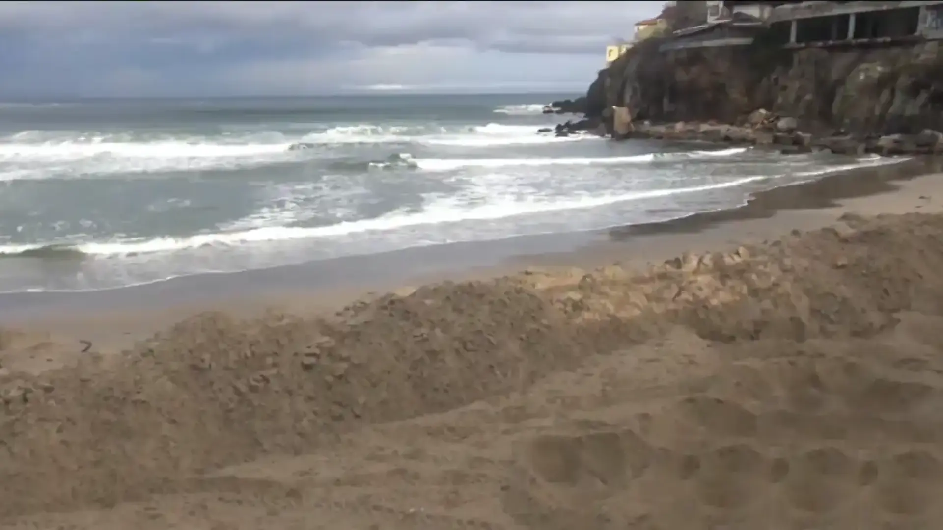 Черно море изяжда България