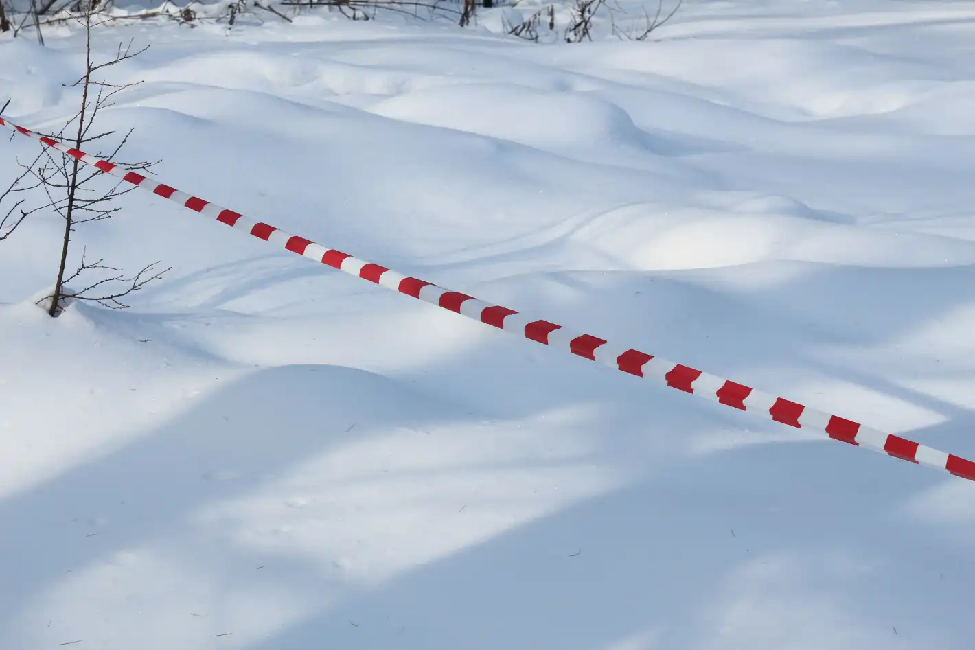 Безсънна нощ за криминалистите на Петрохан, разследват от убийство до ритуално самоубийство