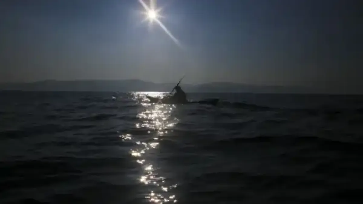 Свръхчовешка смелост: Тийнейджър се хвърли в морето и спаси майка си и децата
