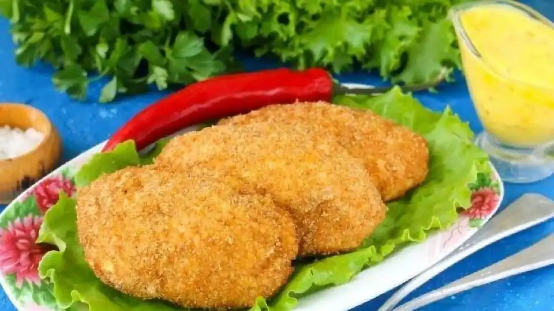 Хрупкава магия: Сочни пилешки кюфтенца със сирене