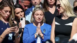 Една от жертвите на Епстийн обвини министерството на правосъдието на САЩ в "небрежност"