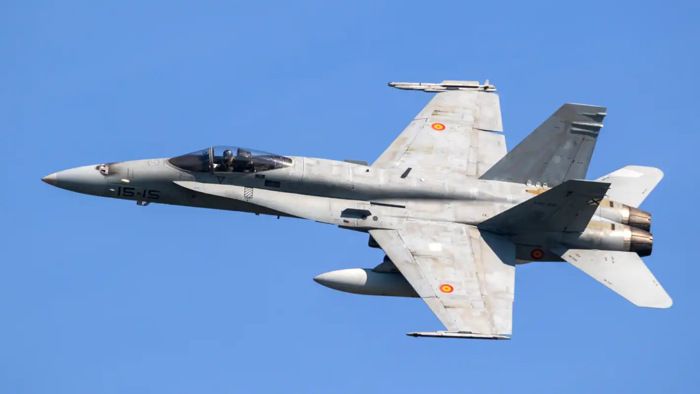 Испански F-18 прехванаха руски Су-30 с тежко въоръжение