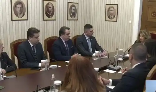 Йотова пред ПП-ДБ: Днес няма да говорим за имена Снимки