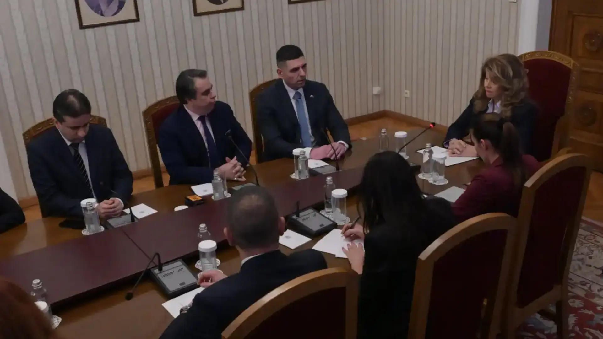 Йотова пред ПП-ДБ: Днес няма да говорим за имена Снимки