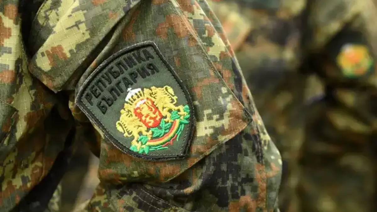 Криза удари армията! МО спря наемането на войници
