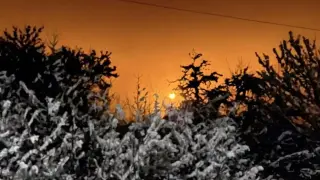 НЛО над Казанлък? Светлинни кълба осветиха нощното небе Снимки