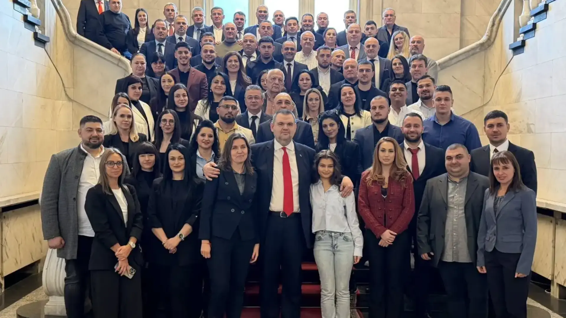 Пеевски разведе младежи от Видин и Враца в Музея на сглобката