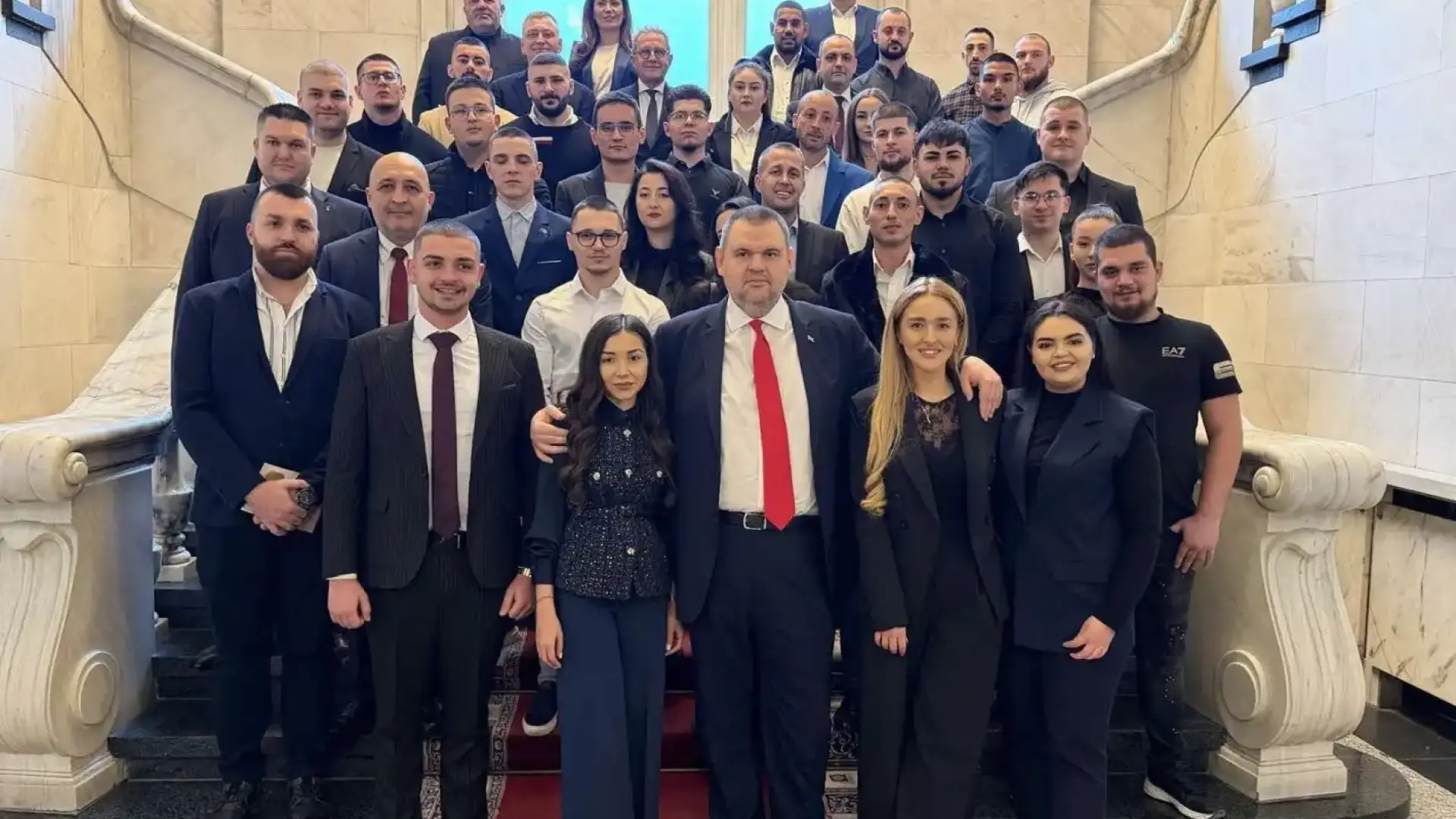 Пеевски се срещна с младежи от област Варна