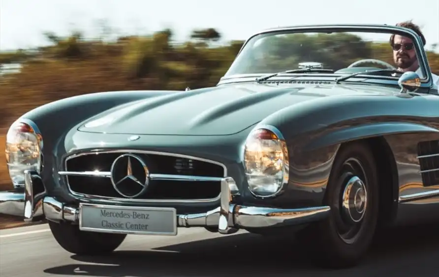BMW и Porsche честитиха 140-годишнината на Mercedes, но по свой начин... Снимки