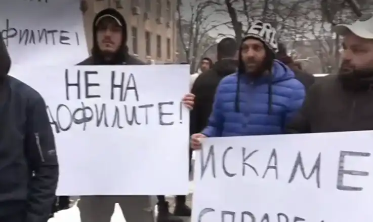 В Лом се надигна бунт заради освободения педофил, още едно дете призна за заплахи
