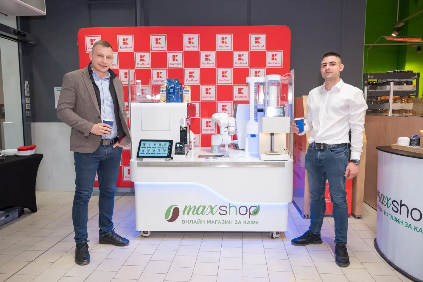 Първият в Европа робот бариста RobotAnno Al приготвя персонализирани напитки в Kaufland