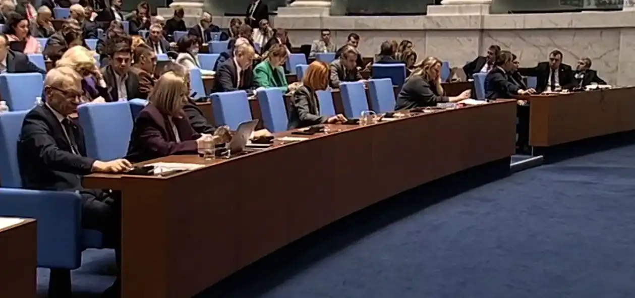 Парламентът оряза изборните секции извън ЕС - само 20