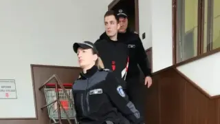 Пловдивски учител блудствал с малки деца, пращал и голи снимки