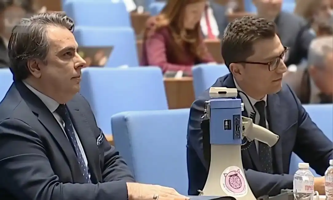 Асен Василев, Венко Сабрутев и техният мегафон