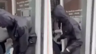 Хаос и писъци: Маскиран хвърли граната в салон за красота 18+