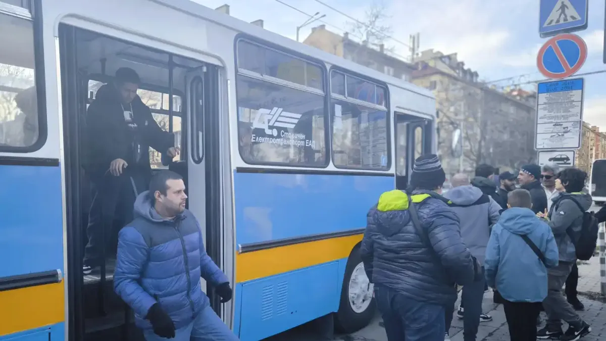 Познат вой по улиците върна софиянци назад във времето Снимки