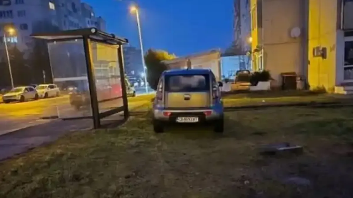 Гняв в мрежата: Можеше да паркирате и в самата спирка!