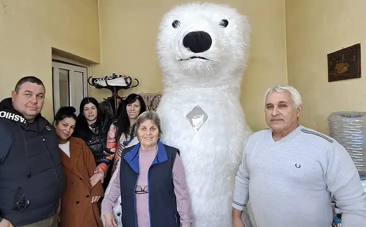 Доброта на повикване: Жена, победила болестта, обикаля България, за да сбъдва мечти и да носи прошка