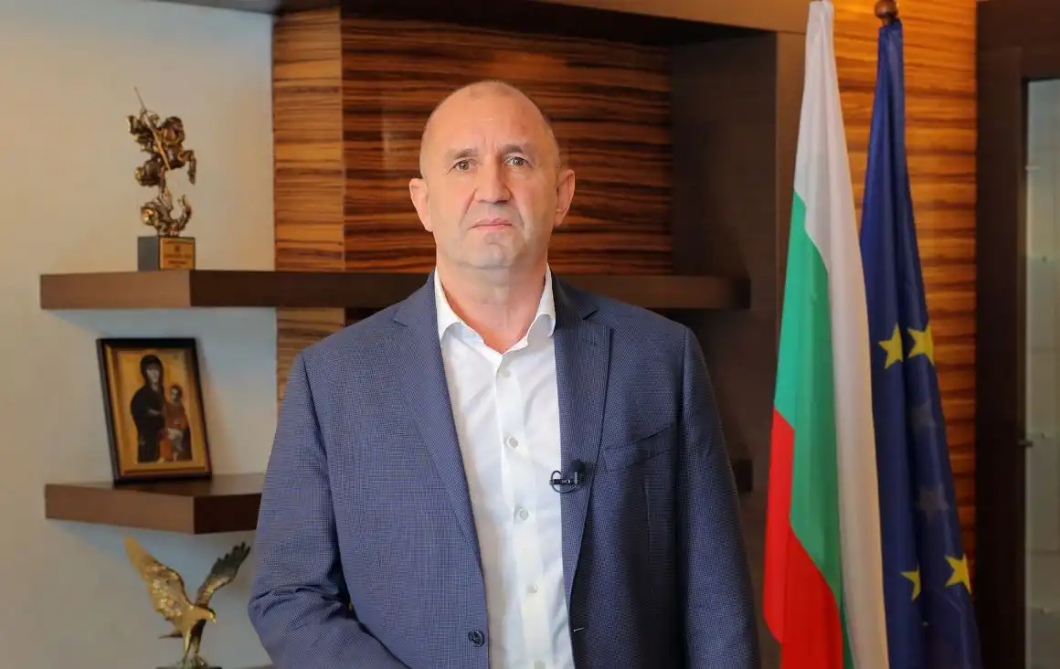 Радев лети за Берлин, ще се срещне с...
